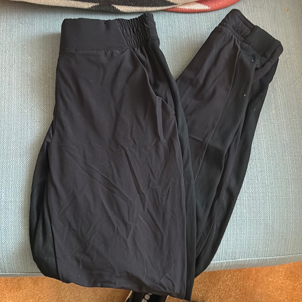 Athleta Brooklyn ankle pant. This is the version with the cuffed hem. Used.
